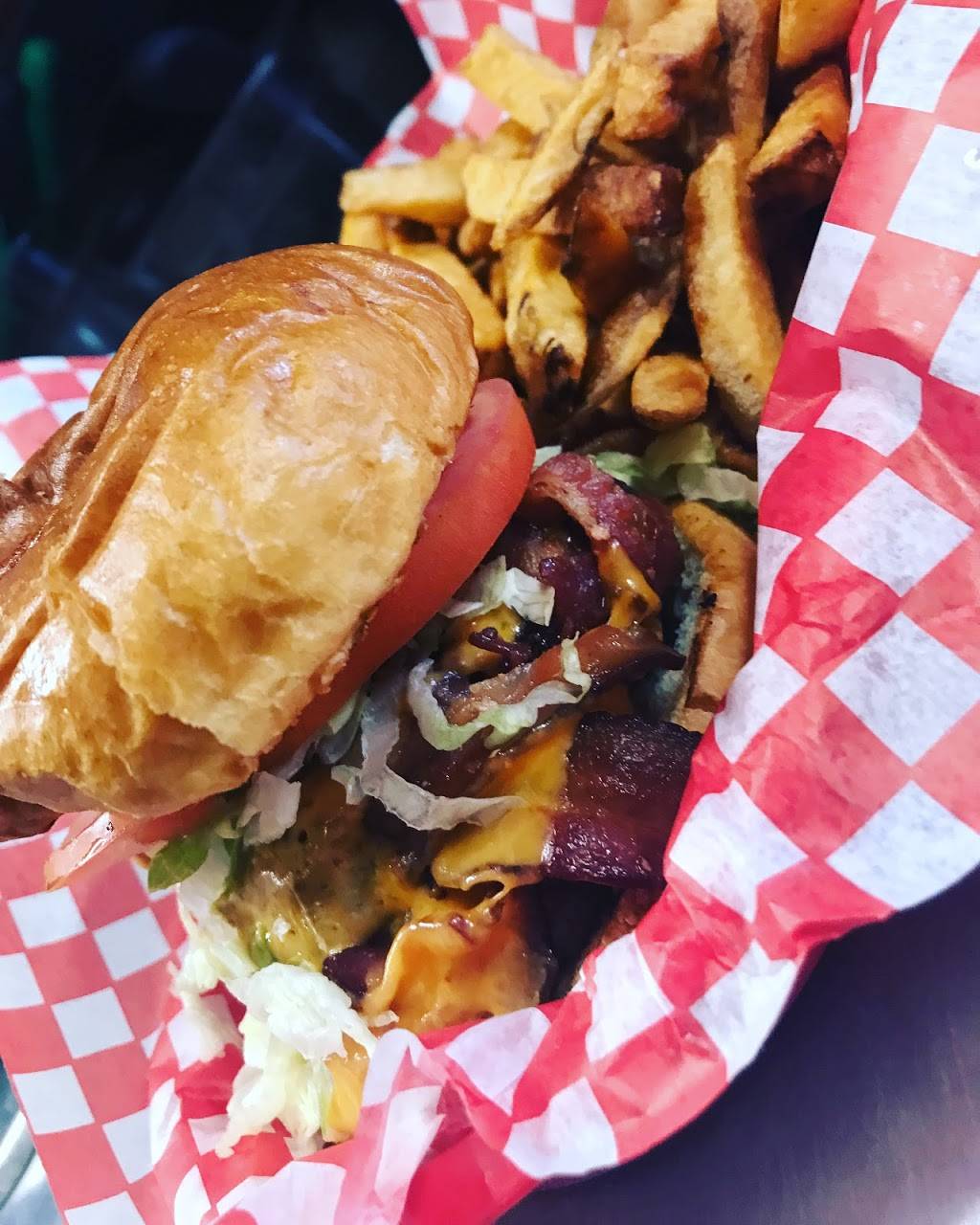 Mommaz Boyz | restaurant | 454 First Ave, Welland, ON L3C 6A7, Canada | 9057358388 OR +1 905-735-8388