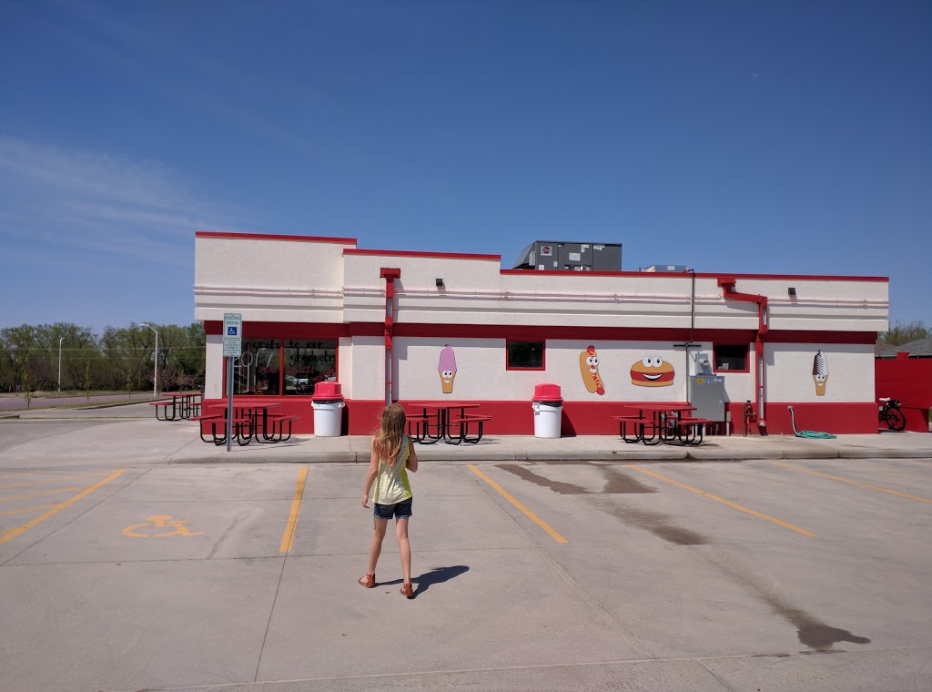 B & G Milkyway | restaurant | 124 E Annabelle St, Brandon, SD 57005, USA | 6055826776 OR +1 605-582-6776