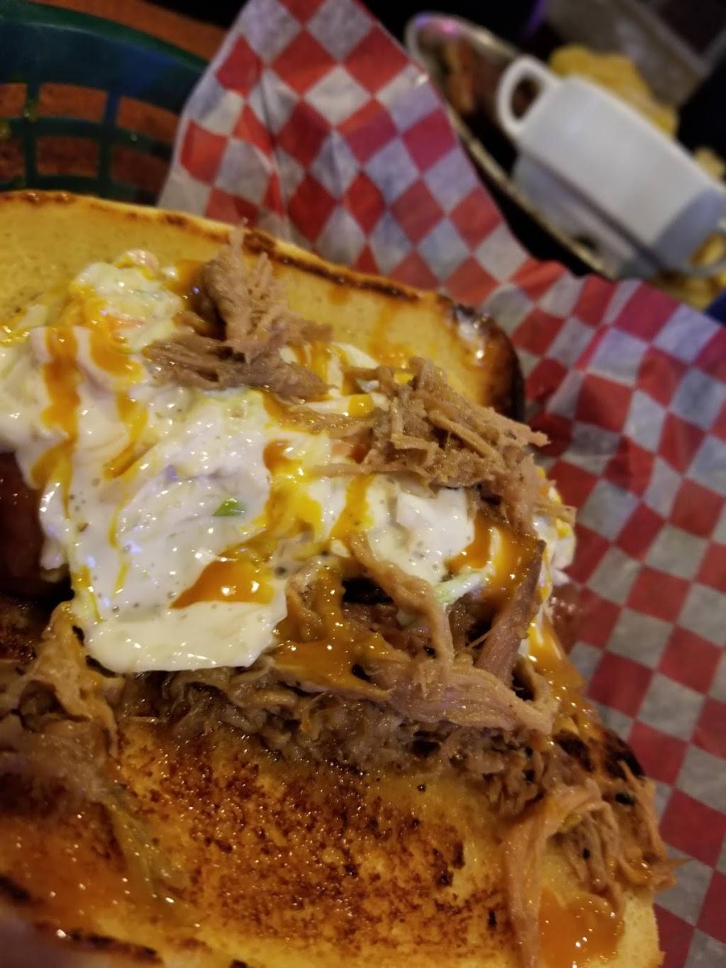 Bourbon Creek Smokehouse | restaurant | 411 1st St SE, Cedar Rapids, IA 52401, USA | 3197753174 OR +1 319-775-3174