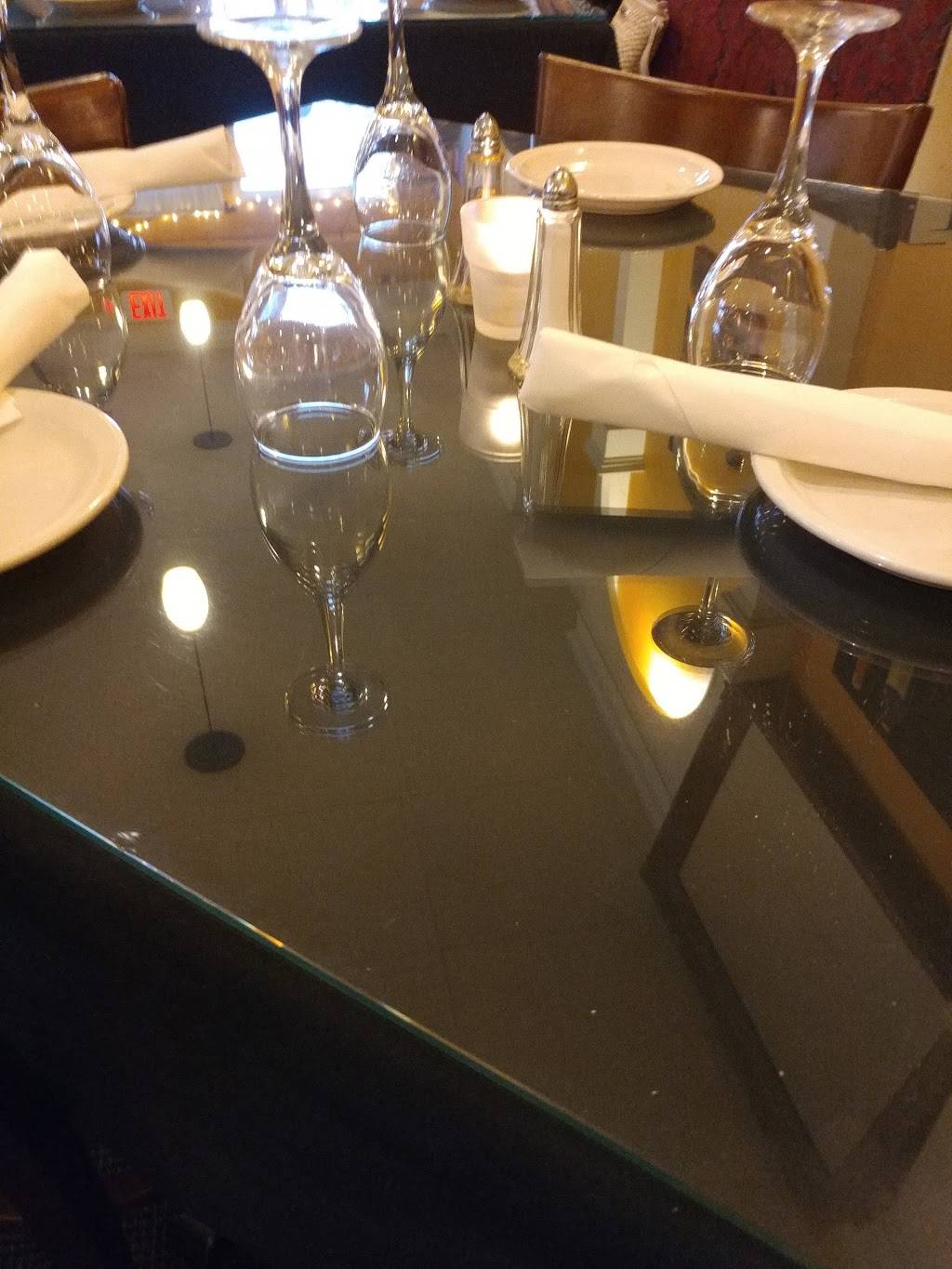 Hugs Italian Restaurant | restaurant | 204 US-1, Falmouth, ME 04105, USA | 2077813342 OR +1 207-781-3342