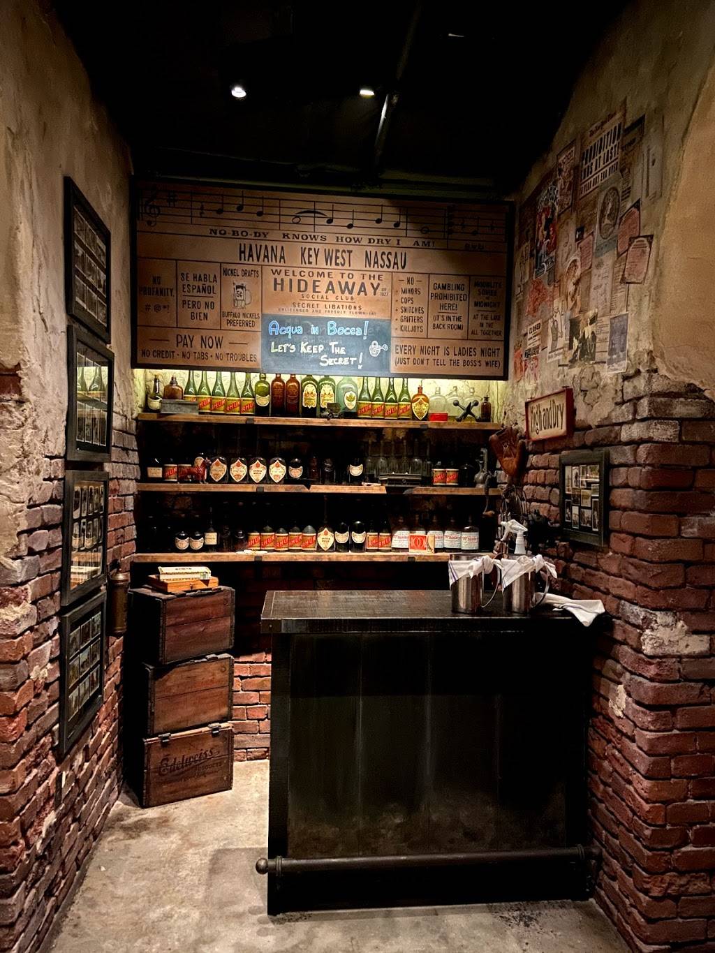 Enzos Hideaway Tunnel Bar | night club | Disney Springs, 1560 E Buena Vista Dr, Lake Buena Vista, FL 32830, USA | 4075603696 OR +1 407-560-3696