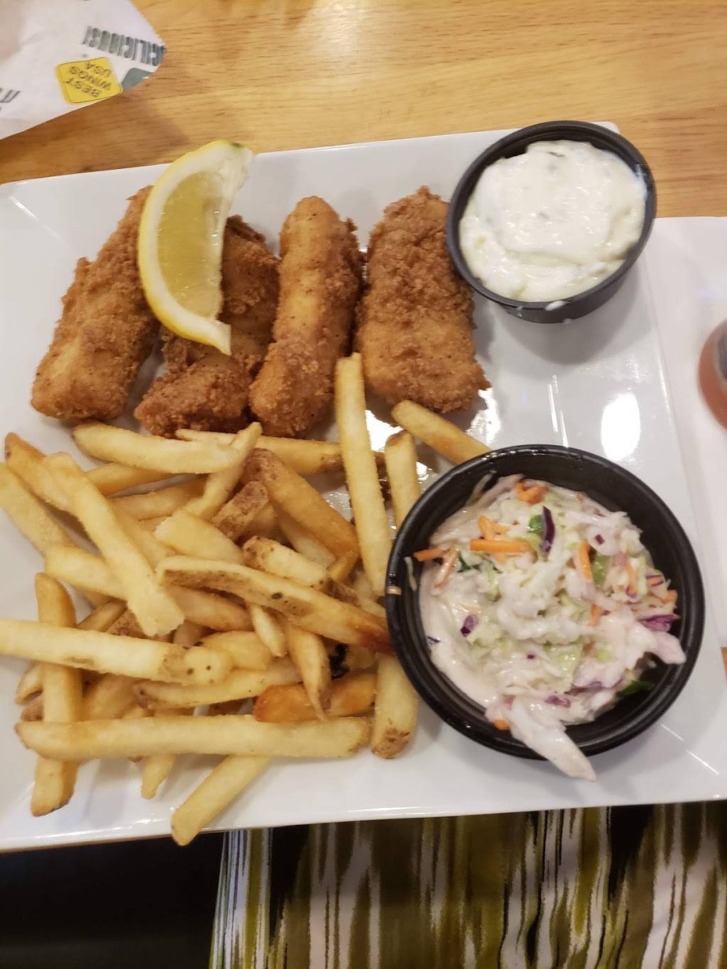 Quaker Steak & Lube | restaurant | 5935 Canal Rd, Valley View, OH 44125, USA | 2169869464 OR +1 216-986-9464