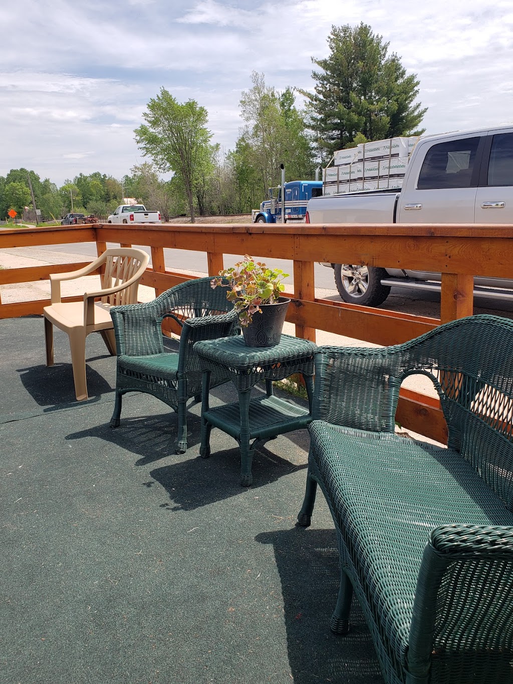 BuckHorn | restaurant | Trout Lake, MI 49793, USA | 9065693392 OR +1 906-569-3392