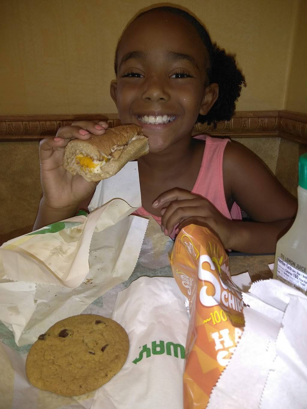 Subway | restaurant | 425 Warnock St, Louisville, KY 40217, USA | 5026364321 OR +1 502-636-4321