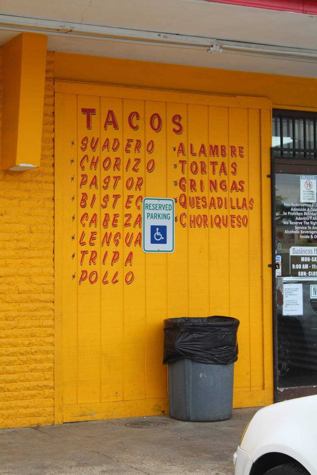 Tacos La Banqueta Puro DF | restaurant | 1305 N Carroll Ave, Dallas, TX 75204, USA | 2148231260 OR +1 214-823-1260