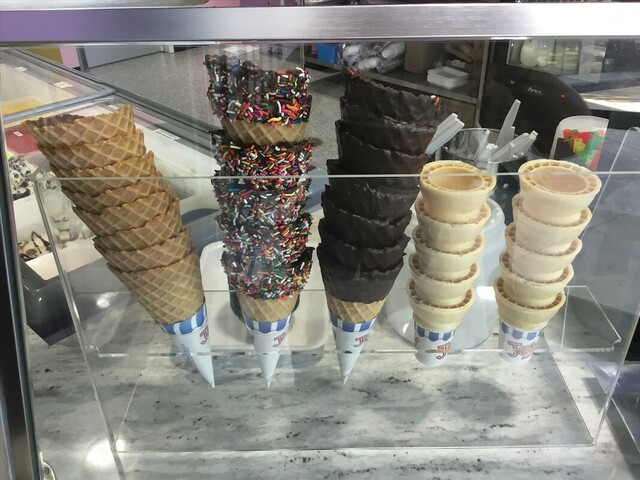 The Ice Cream Place | restaurant | 1439 Cannonball Trail, Yorkville, IL 60560, USA | 6308829254 OR +1 630-882-9254