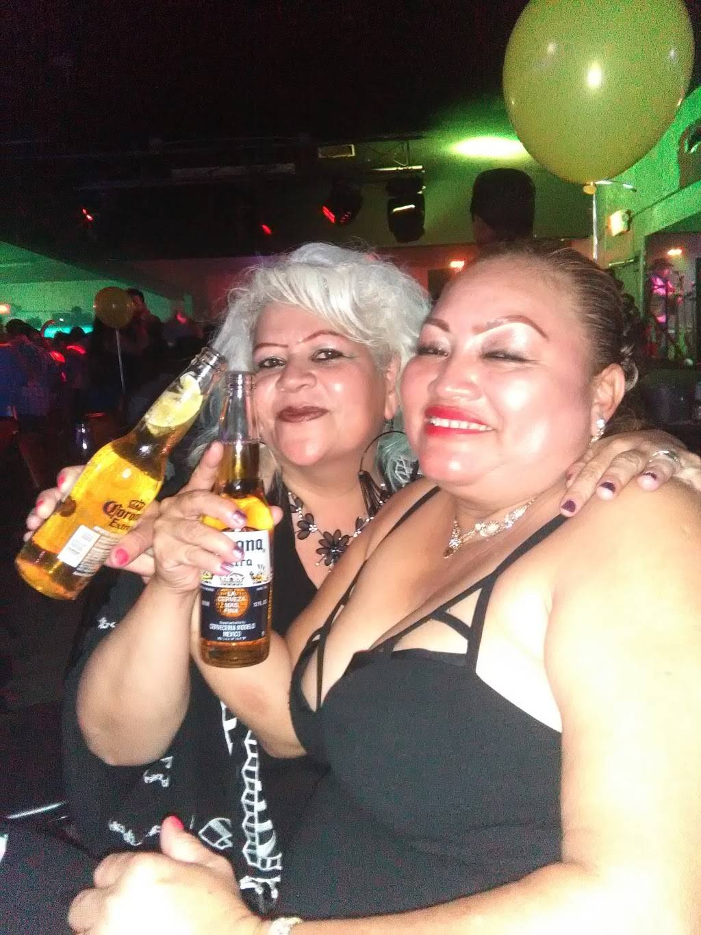 Leonardos | night club | 2425 E Orangethorpe Ave, Fullerton, CA 92831, USA | 7148799222 OR +1 714-879-9222