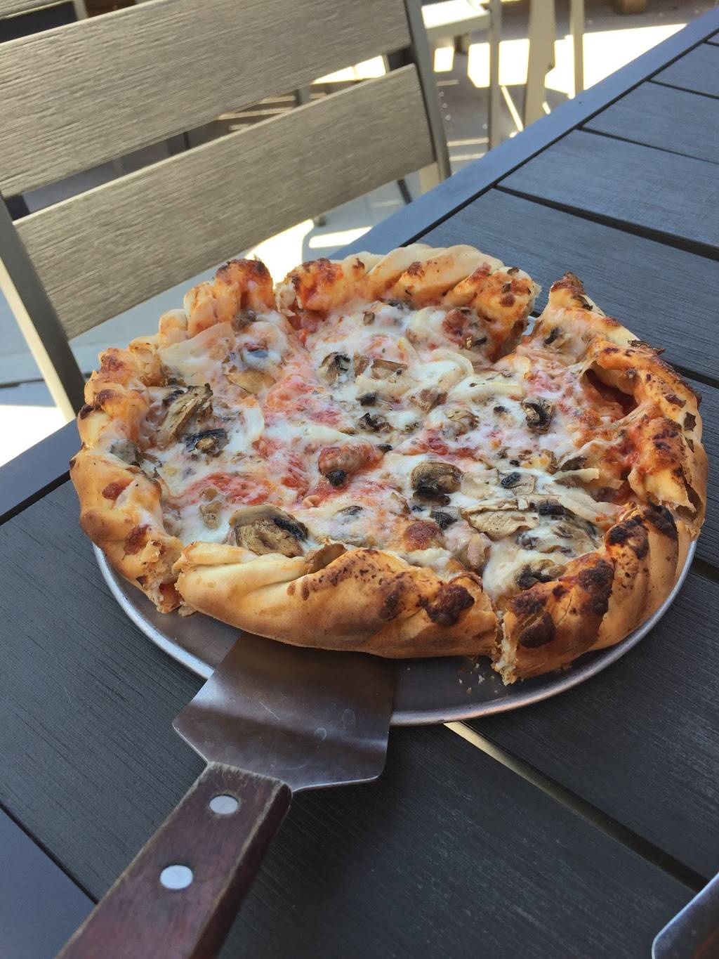 JJ Twigs Pizza & Pub | restaurant | 5600 Hampton Ave, St. Louis, MO 63109, USA | 3148336700 OR +1 314-833-6700