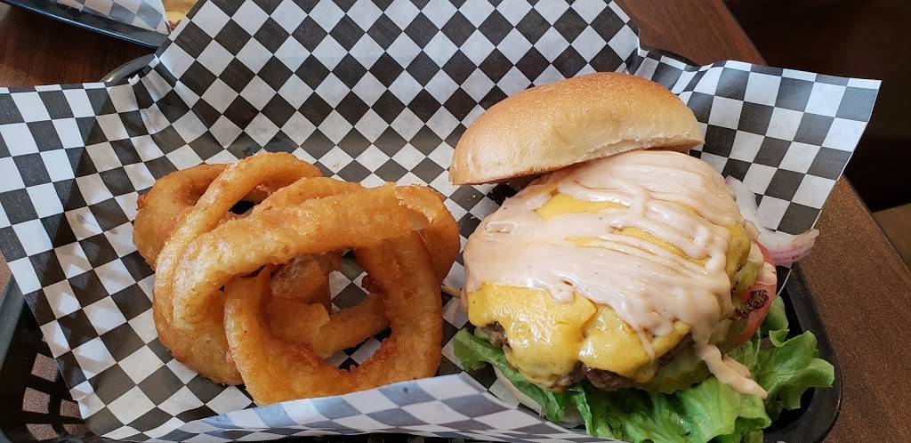 Outlaws Burger Barn & Creamery | restaurant | 1370 S Main Rd, Vineland, NJ 08360, USA | 8566915438 OR +1 856-691-5438