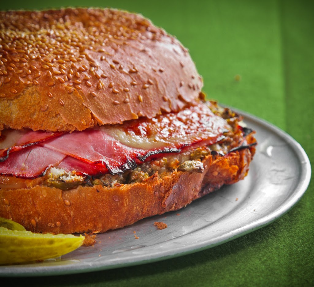 BJs Pizza House | meal delivery | 902 Versailles Blvd, Alexandria, LA 71303, USA | 3184484104 OR +1 318-448-4104