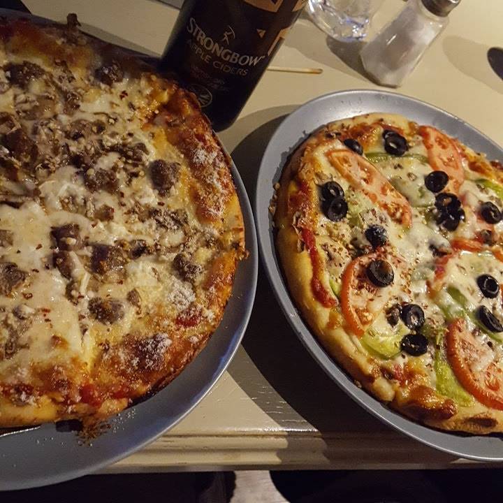 Golden Pizza | restaurant | 2360 Danforth Ave, Toronto, ON M4C 1K7, Canada | 4164257717 OR +1 416-425-7717