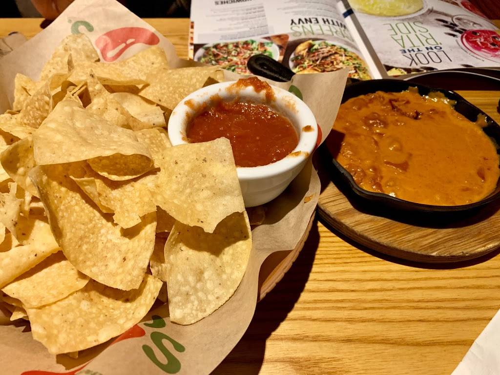 Chilis Grill & Bar | restaurant | 7800 North Point Pkwy, Alpharetta, GA 30022, USA | 7705949063 OR +1 770-594-9063