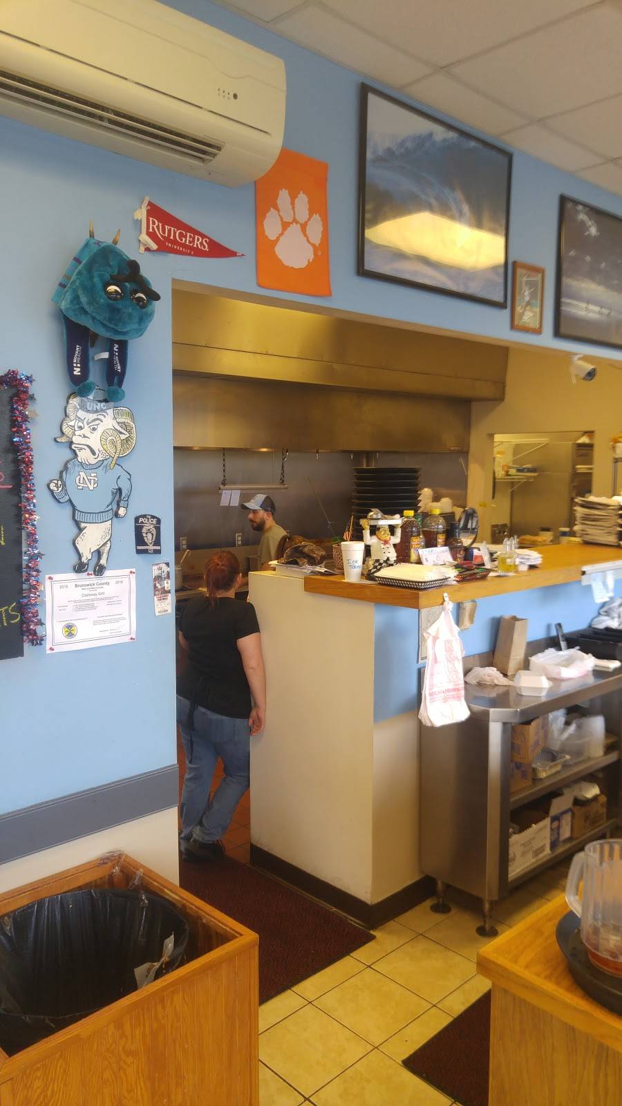 Castaway Grill | restaurant | 112 Causeway Dr, Ocean Isle Beach, NC 28469, USA | 9105797788 OR +1 910-579-7788