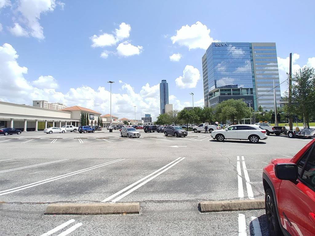 Maggianos Little Italy | restaurant | 2019 Post Oak Blvd, Houston, TX 77056, USA | 7139612700 OR +1 713-961-2700