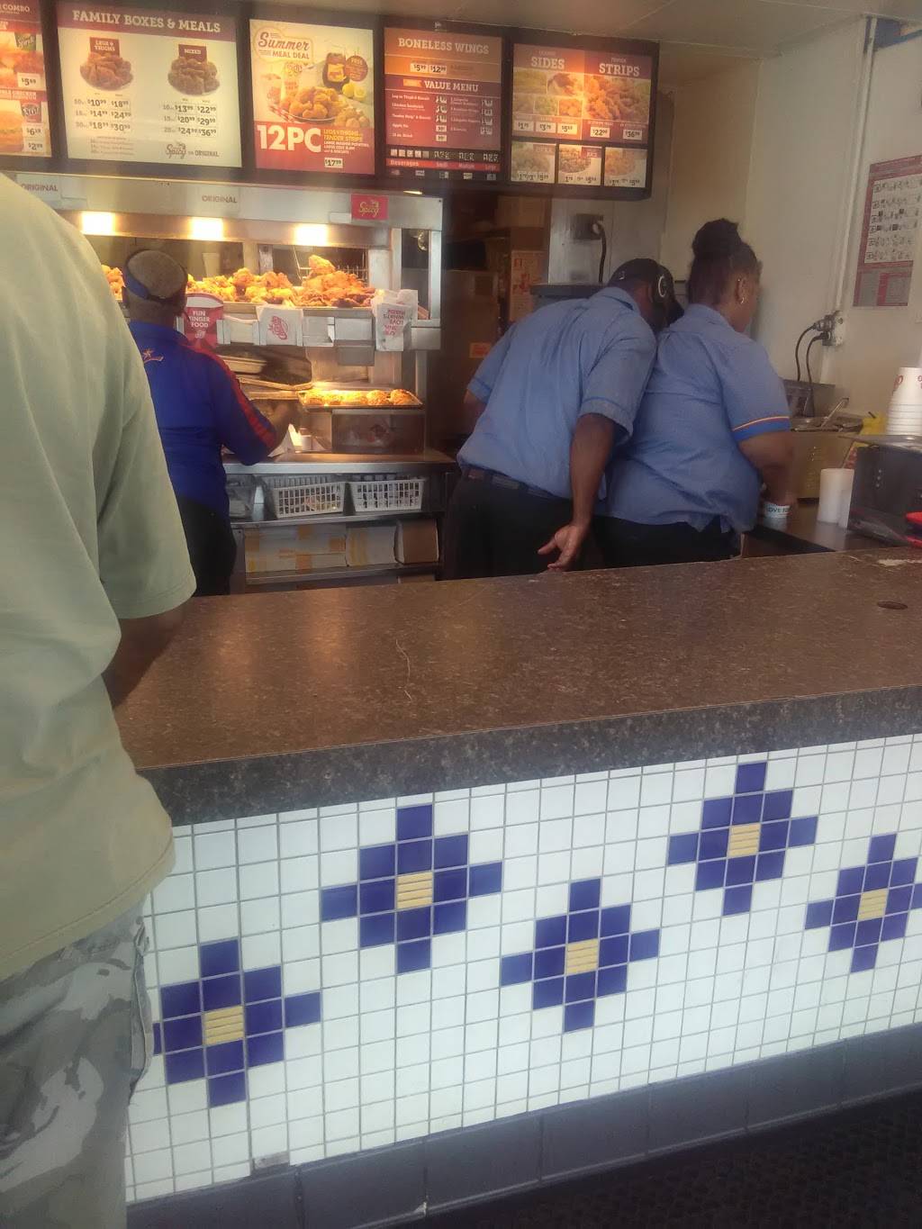 Churchs Chicken | restaurant | 1234 W Church St, Orlando, FL 32805, USA | 4074254333 OR +1 407-425-4333