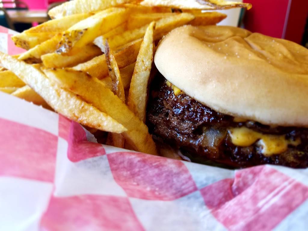 Freddies Hamburgers | restaurant | 802 S Lewis Ave I, Tulsa, OK 74104, USA | 9185853544 OR +1 918-585-3544