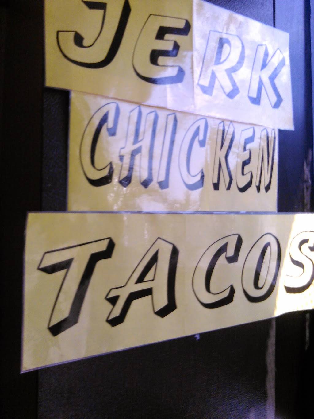 Tees Snack Shop | restaurant | 5118 W Madison St, Chicago, IL 60644, USA | 7732611306 OR +1 773-261-1306