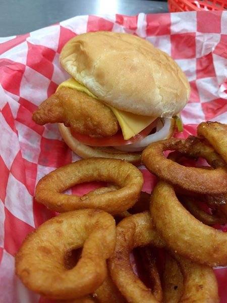 Grill on the Hill | restaurant | 5204 New, US-31E, Westmoreland, TN 37186, USA | 6156447455 OR +1 615-644-7455