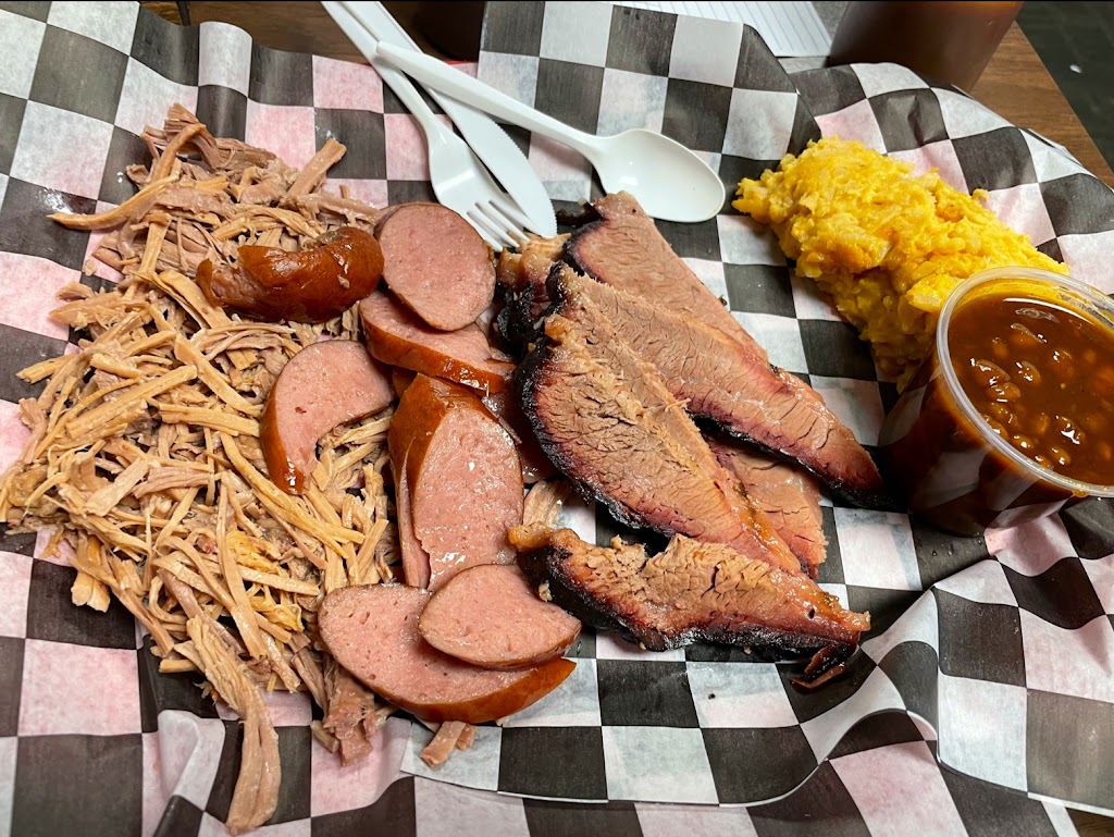 B&B Barbeque | restaurant | 28 Century Cir, Albany, MO 64402, USA | 6608225043 OR +1 660-822-5043