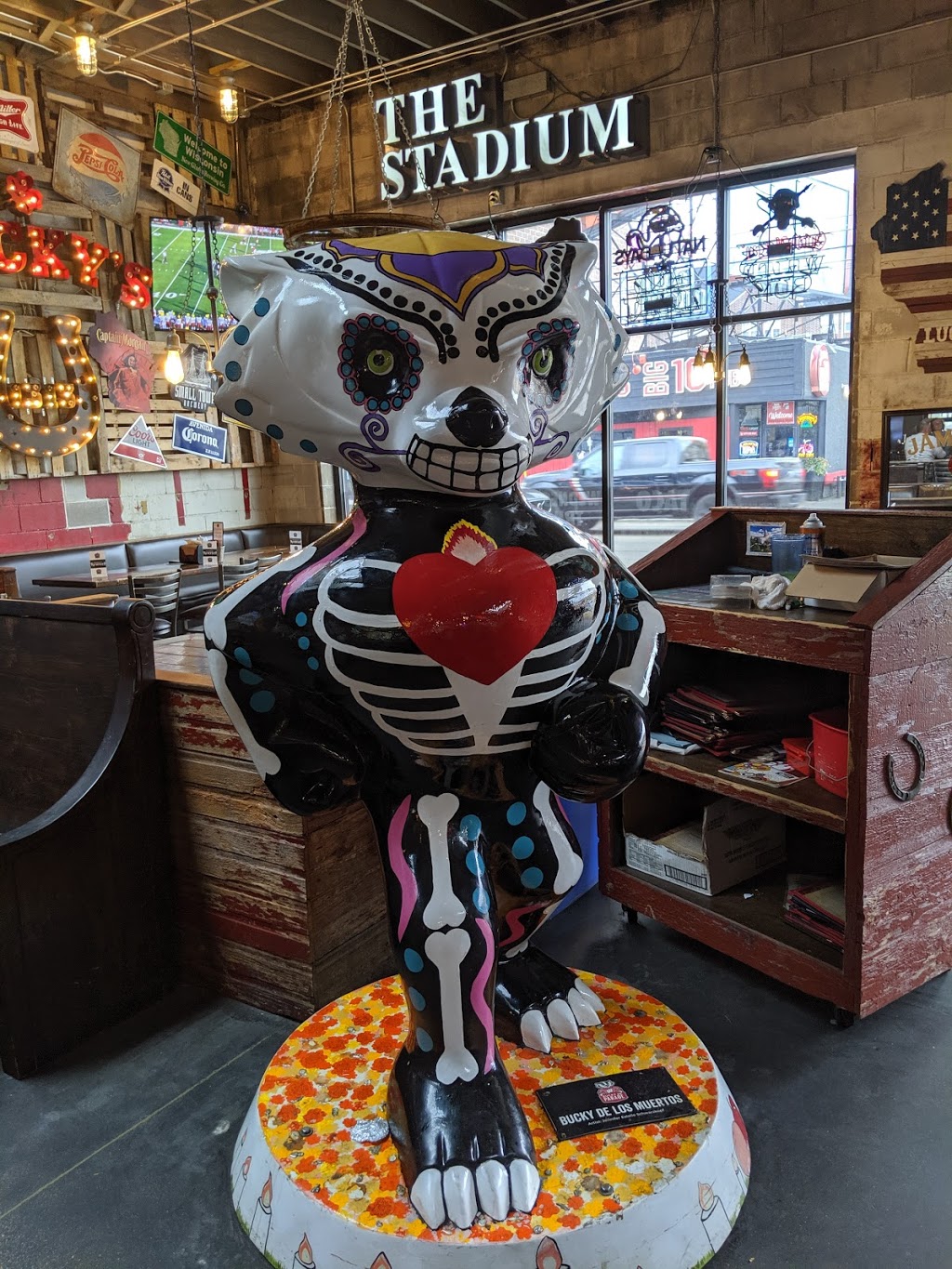 Luckys 1313 Brew Pub | restaurant | 1313 Regent St, Madison, WI 53715, USA | 6082508989 OR +1 608-250-8989