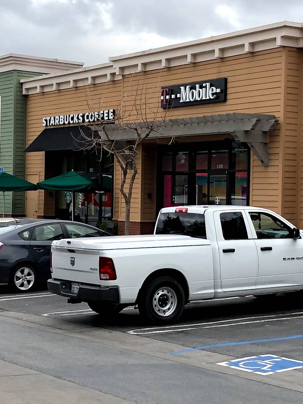 Starbucks | cafe | 490 El Camino Real, Redwood City, CA 94062, USA | 6507010112 OR +1 650-701-0112