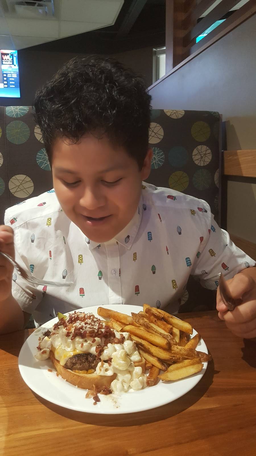 Hy-Vee Market Grille Express | restaurant | 4545 S Noland Rd, Independence, MO 64055, USA | 8163732527 OR +1 816-373-2527