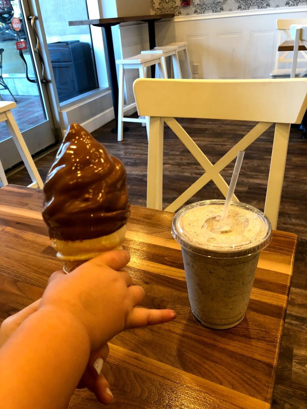 Creme & Chocolats | restaurant | 1744 S Val Vista Dr #111, Mesa, AZ 85204, USA | 4809126544 OR +1 480-912-6544