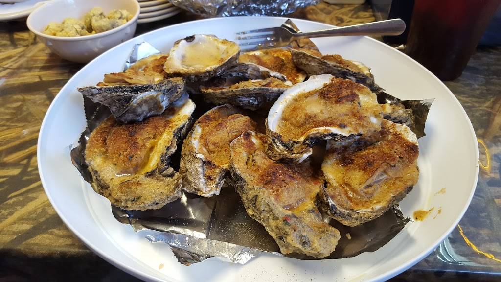 Salvos Seafood | restaurant | 7742 LA-23, Belle Chasse, LA 70037, USA | 5043937303 OR +1 504-393-7303