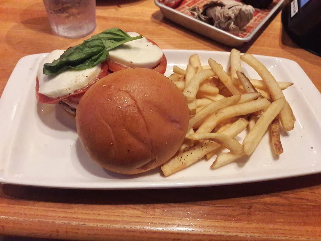 Applebees Grill + Bar | restaurant | 6170 Mid Rivers Mall Dr, St Peters, MO 63304, USA | 6364478532 OR +1 636-447-8532