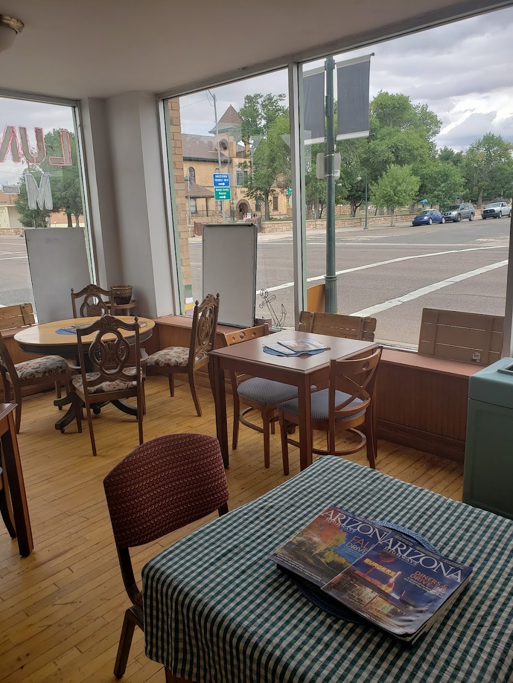 Homelands Trading | restaurant | 265 Navajo Blvd, Holbrook, AZ 86025, USA | 9285950042 OR +1 928-595-0042