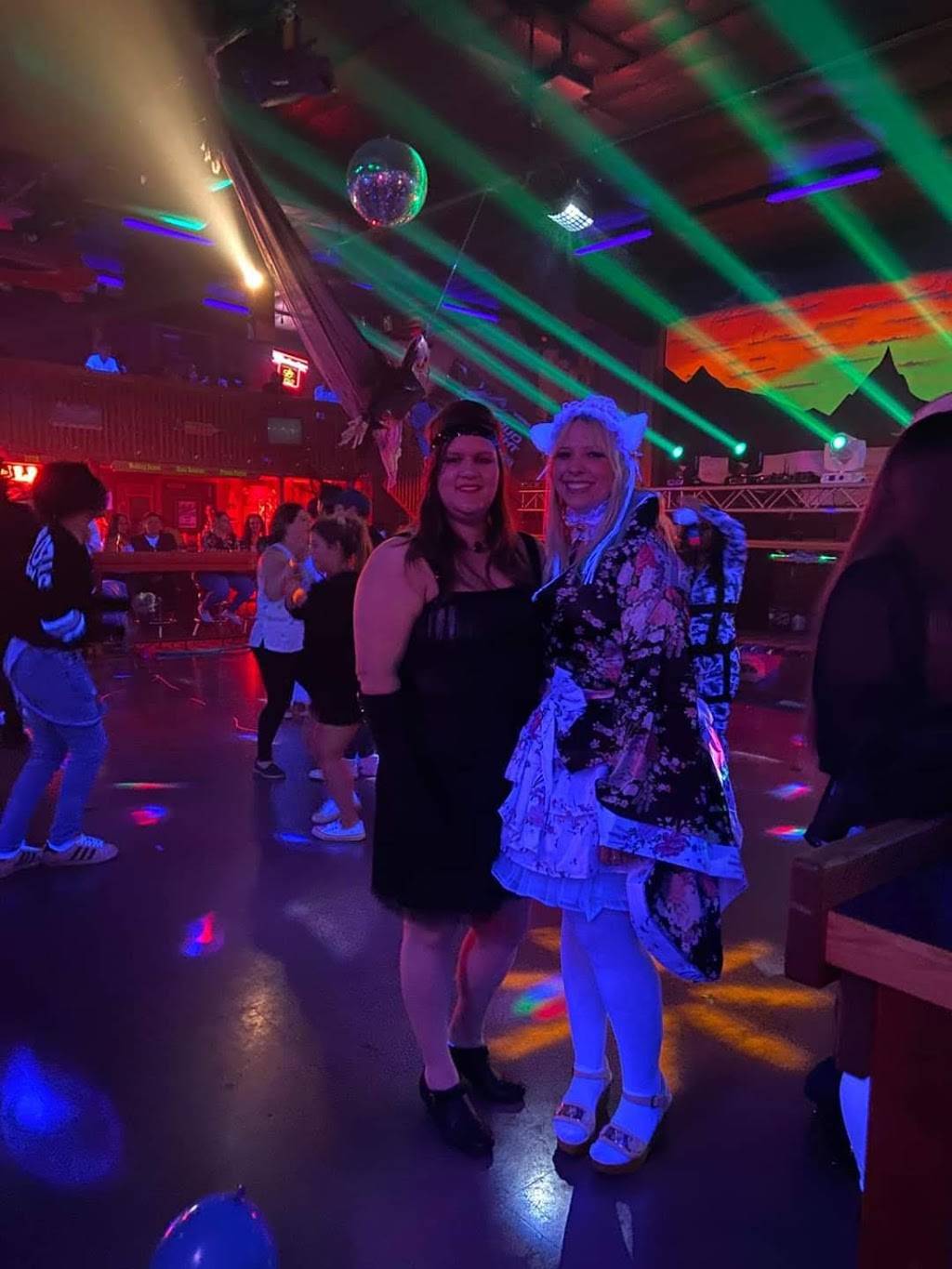 Long Branch Saloon | restaurant | 206 10th St, Worthington, MN 56187, USA | 5073766087 OR +1 507-376-6087