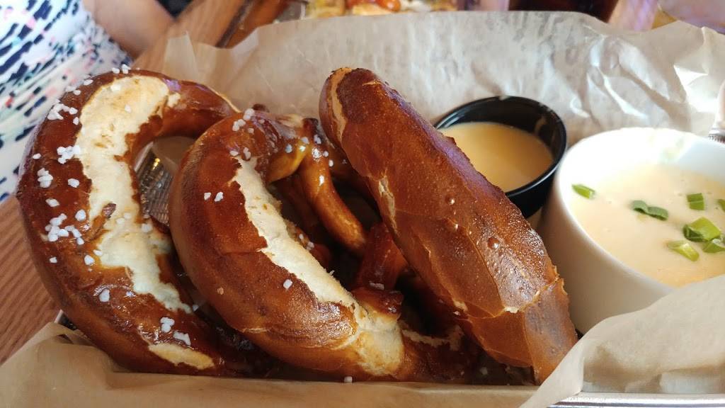 Doubletop Bar & Grill | restaurant | 888 Resorts World Drive, Monticello, NY 12701, USA | 8335869358 OR +1 833-586-9358