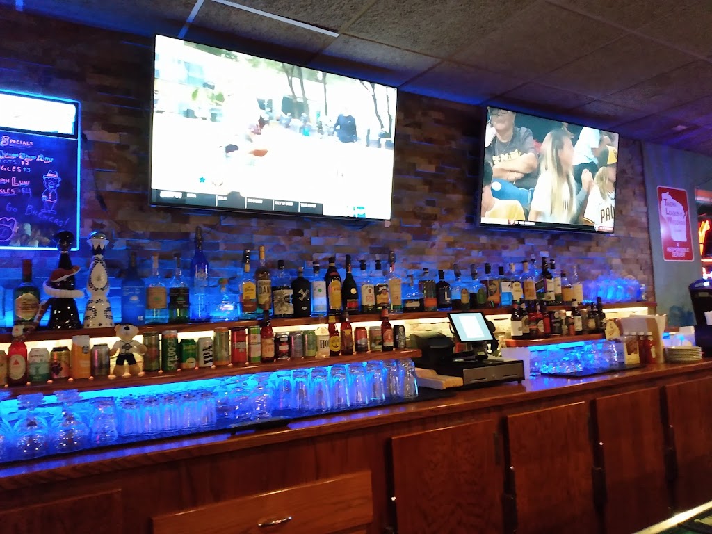 Magoos on the Mound | restaurant | 5841 W Bluemound Rd, Milwaukee, WI 53213, USA | 4148376125 OR +1 414-837-6125