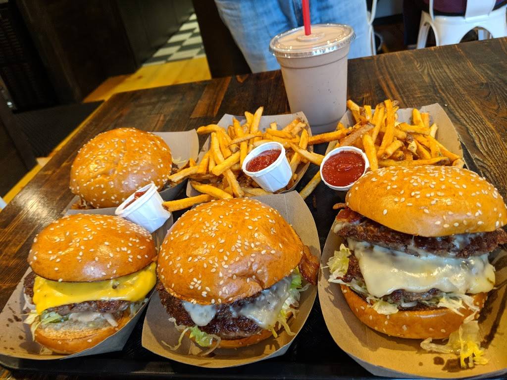 Mom & Pops Burgers | restaurant | 1603 Main St, Chatham, MA 02633, USA | 7748404144 OR +1 774-840-4144