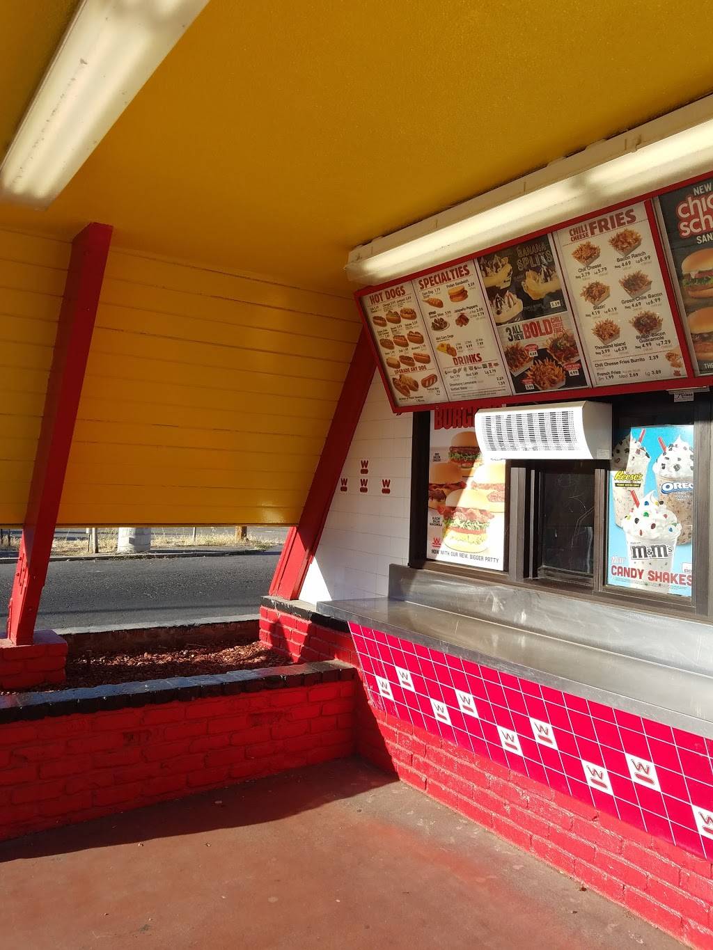 Wienerschnitzel | restaurant | 204 McHenry Ave, Modesto, CA 95354, USA | 2095221884 OR +1 209-522-1884