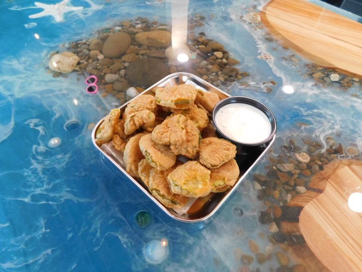 Waves Bar & Kitchen | restaurant | 828 E Long St, Columbus, OH 43203, USA | 6143354111 OR +1 614-335-4111