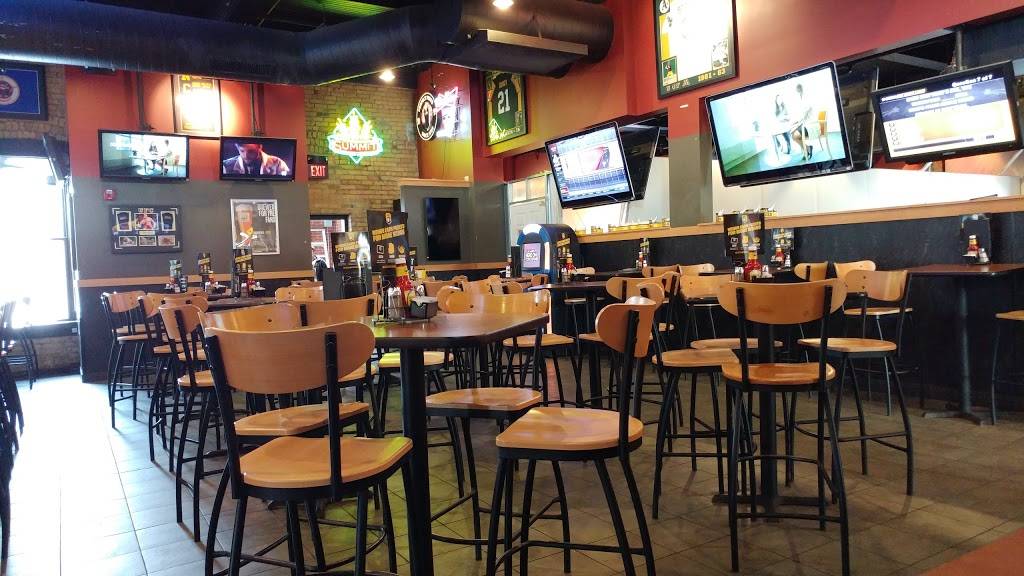 Buffalo Wild Wings | meal takeaway | 2001 University Ave SE #100, Minneapolis, MN 55455, USA | 6126179464 OR +1 612-617-9464