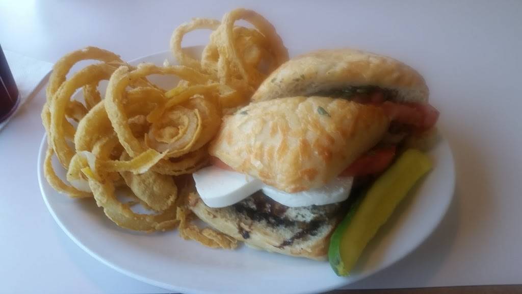 Logans Run | restaurant | 816 Lafayette Rd, Hampton, NH 03842, USA | 6039264343 OR +1 603-926-4343