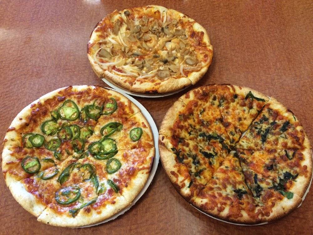 Singas Famous Pizza | restaurant | 1655 Oak Tree Road # 175, Edison, NJ 08820, USA | 7325498665 OR +1 732-549-8665