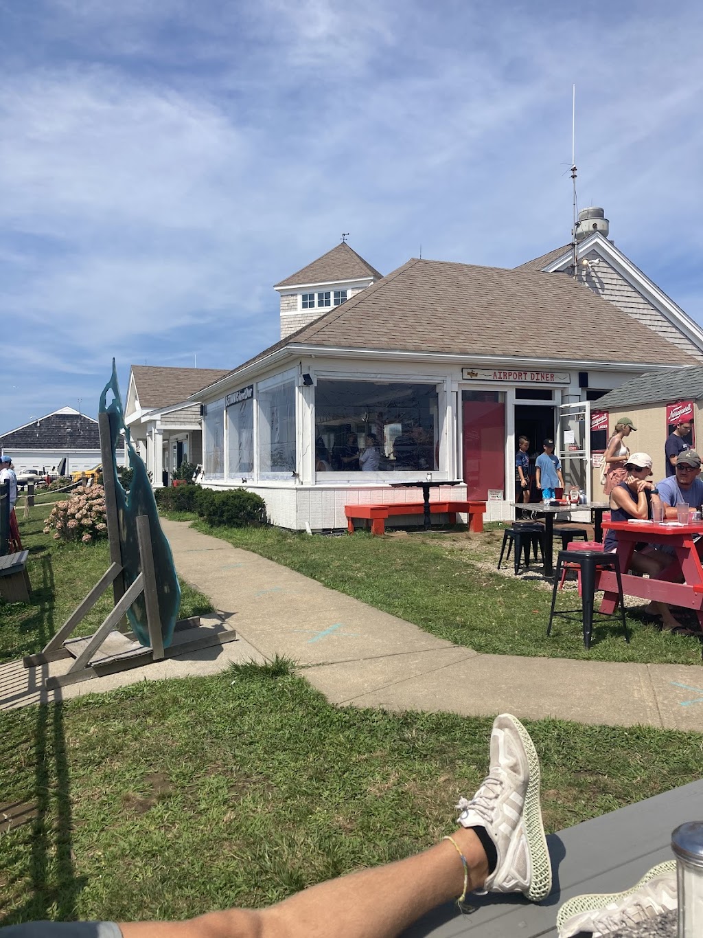 Bethanys Airport Diner | restaurant | 4 Center Rd, New Shoreham, RI 02807, USA | 4014663100 OR +1 401-466-3100