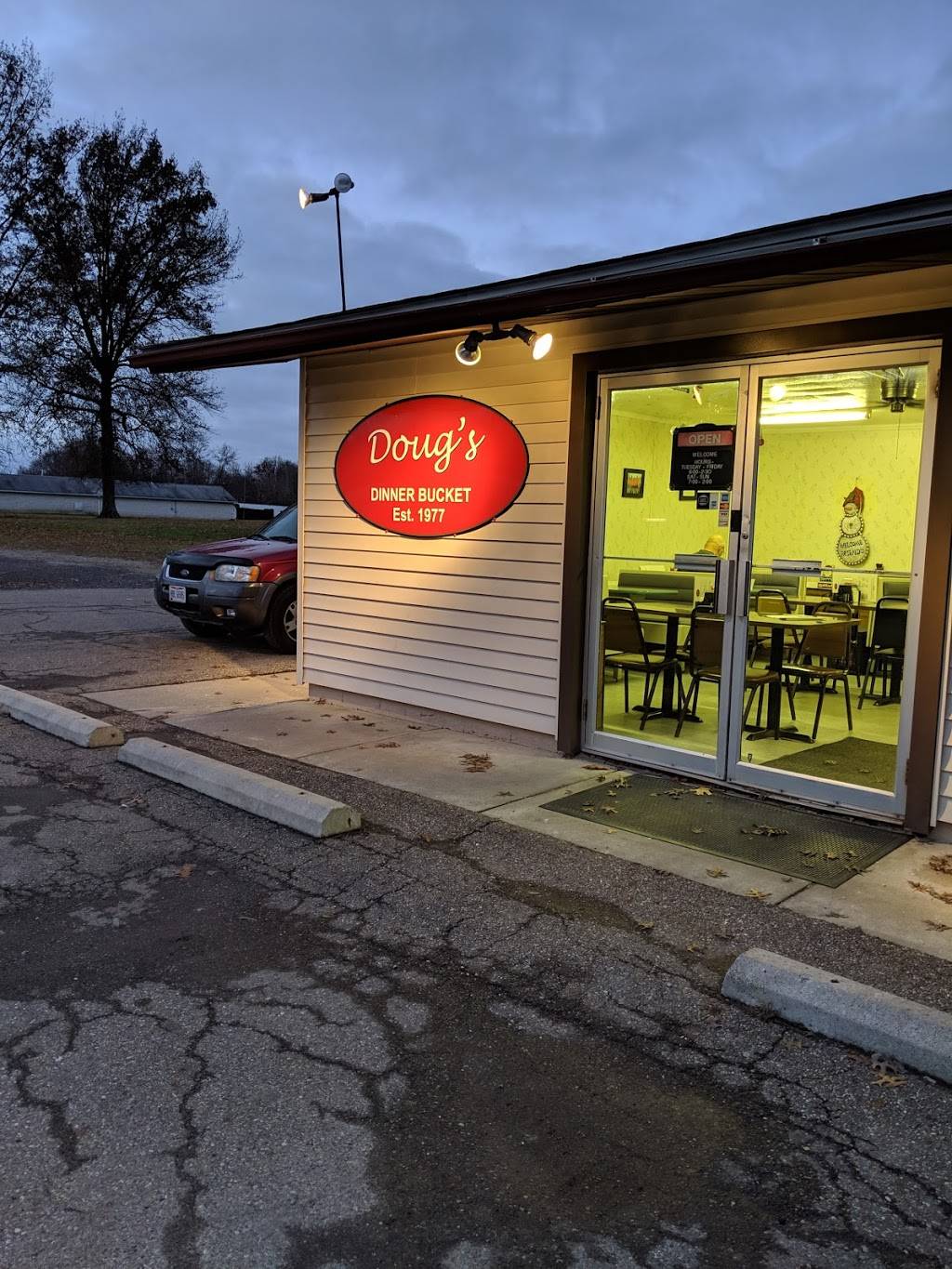 Dougs Dinner Bucket | restaurant | 2008, 5730 Akron Cleveland Rd, Hudson, OH 44236, USA | 3306538184 OR +1 330-653-8184