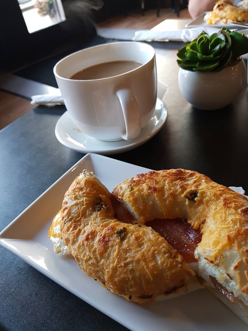 CREME CAFE | cafe | 2 Queen St E #101, Cambridge, ON N3C 2A6, Canada | 5192602227 OR +1 519-260-2227