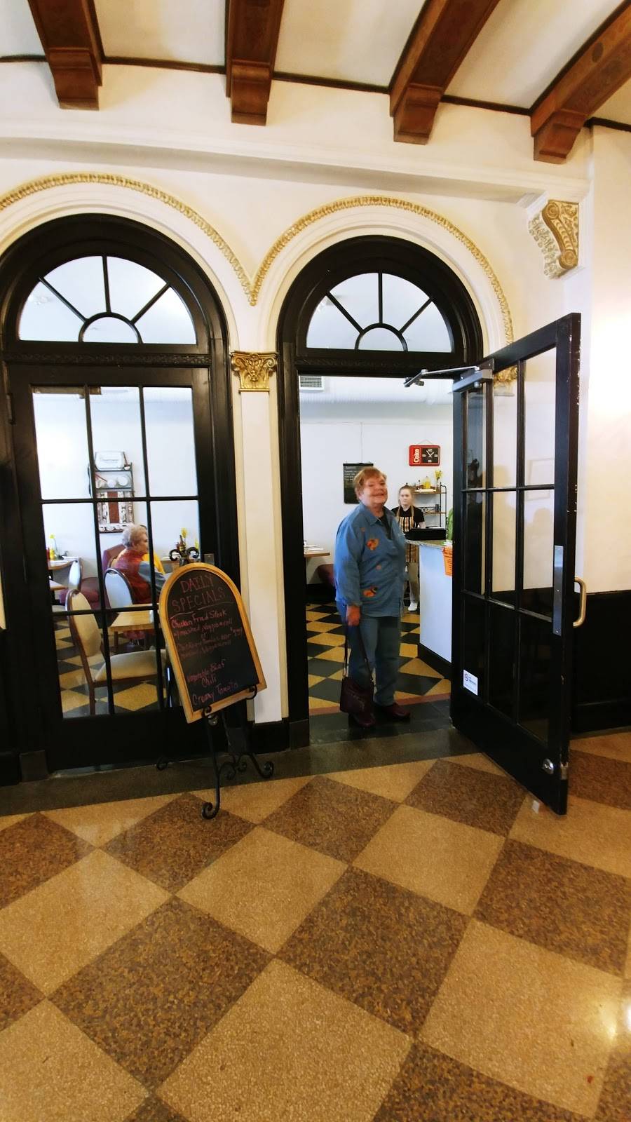 Downtowner Family Restaurant | restaurant | 222 Chestnut St, Atlantic, IA 50022, USA | 7122432183 OR +1 712-243-2183