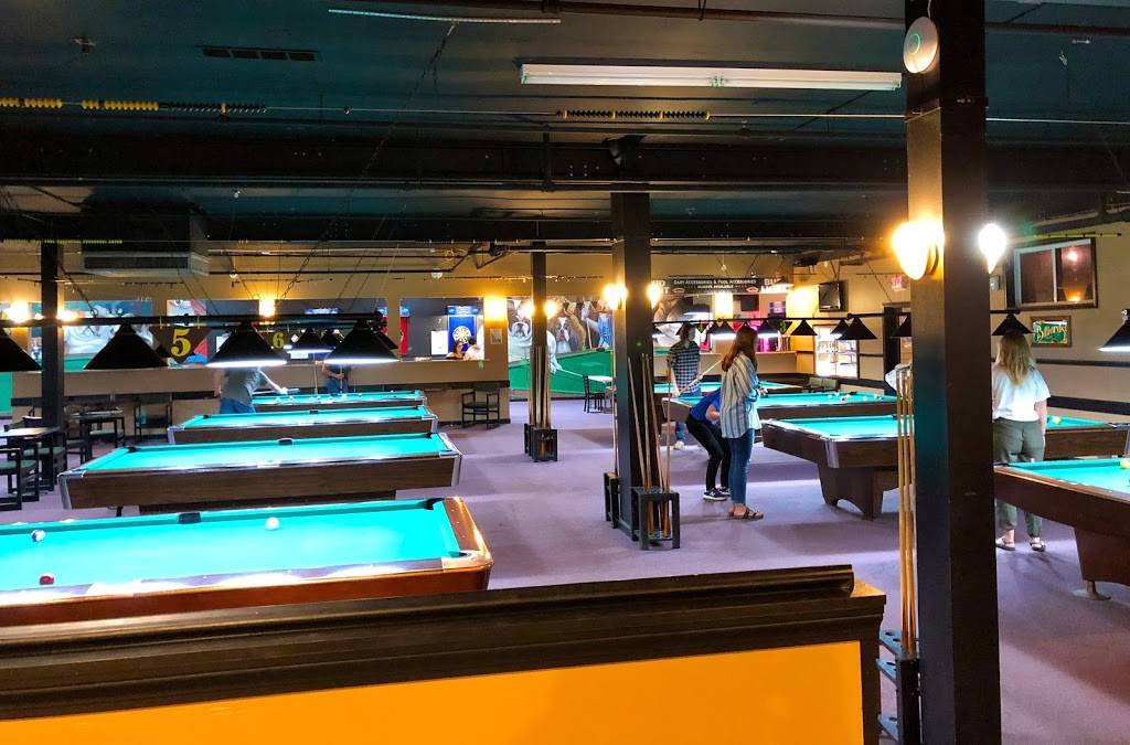 Schemengees Bar & Grille Restaurant | restaurant | 551 Lincoln St, Lewiston, ME 04240, USA | 2077771155 OR +1 207-777-1155