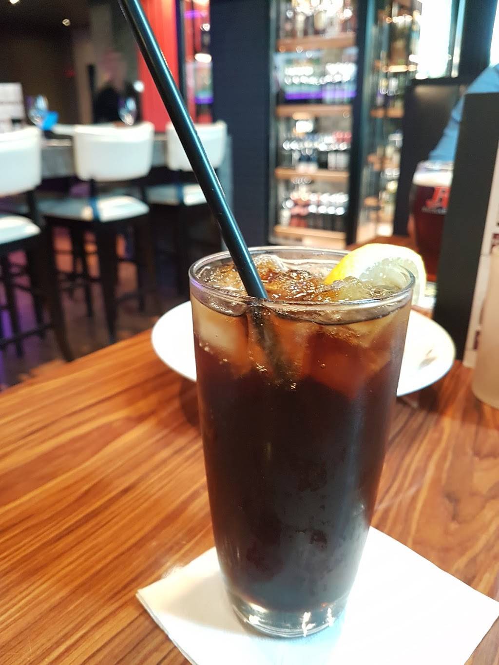 Madisons Restaurant & Bar | restaurant | 1190 Rue Volta, Boucherville, QC J4B 7A2, Canada | 4509060619 OR +1 450-906-0619