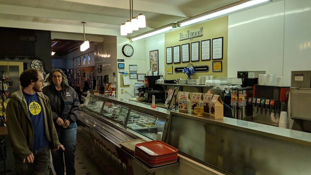 The Tin Lizzie Cafe | restaurant | 820 E Main St, Richmond, IN 47374, USA | 7659624441 OR +1 765-962-4441