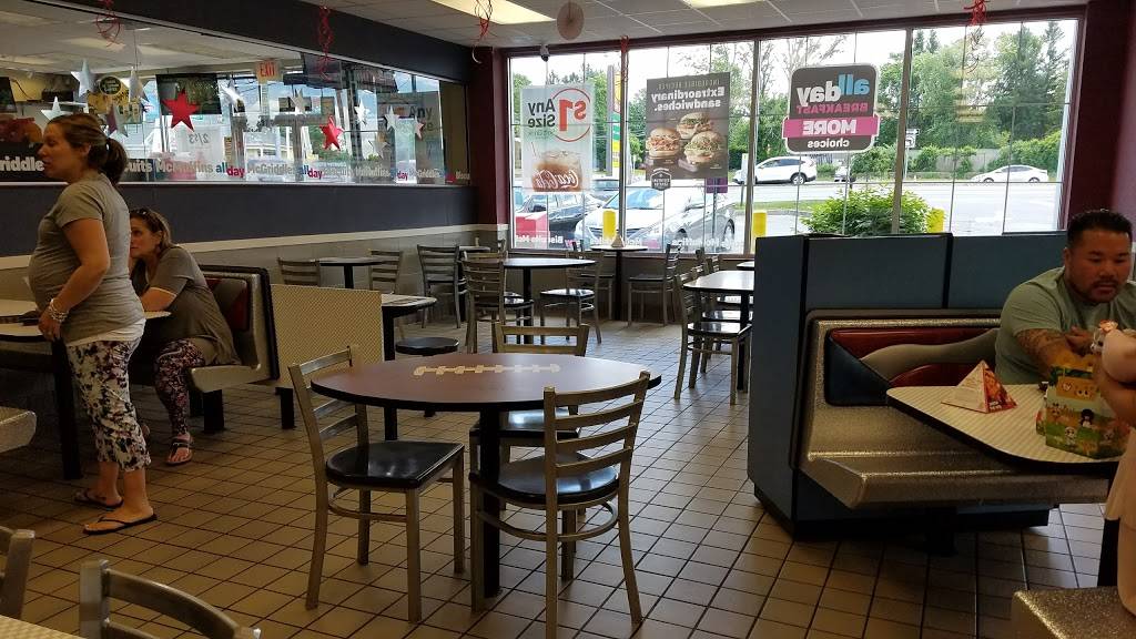 McDonalds | cafe | 212 North St, Foxborough, MA 02035, USA | 5085430165 OR +1 508-543-0165