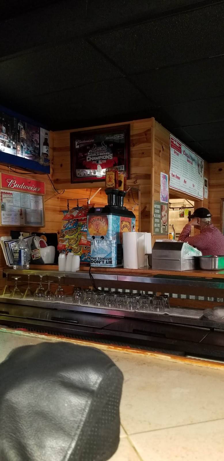 Juicy Peanut Bar & Grill | restaurant | 724 W Main St, Mascoutah, IL 62258, USA | 6185662299 OR +1 618-566-2299