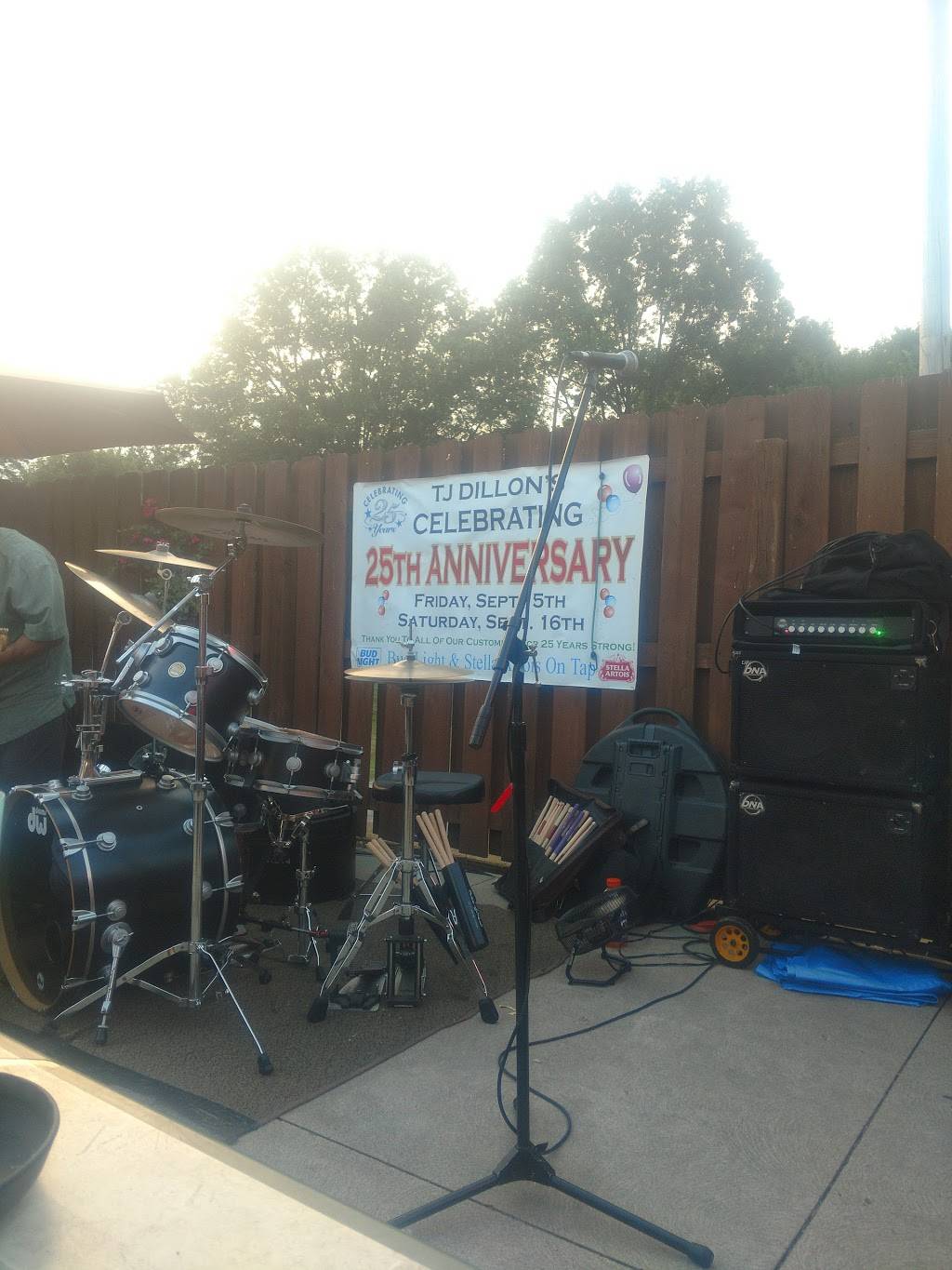 T J Dillons Pub | restaurant | 1911 Erie Ave NW, Massillon, OH 44646, USA | 3308320107 OR +1 330-832-0107