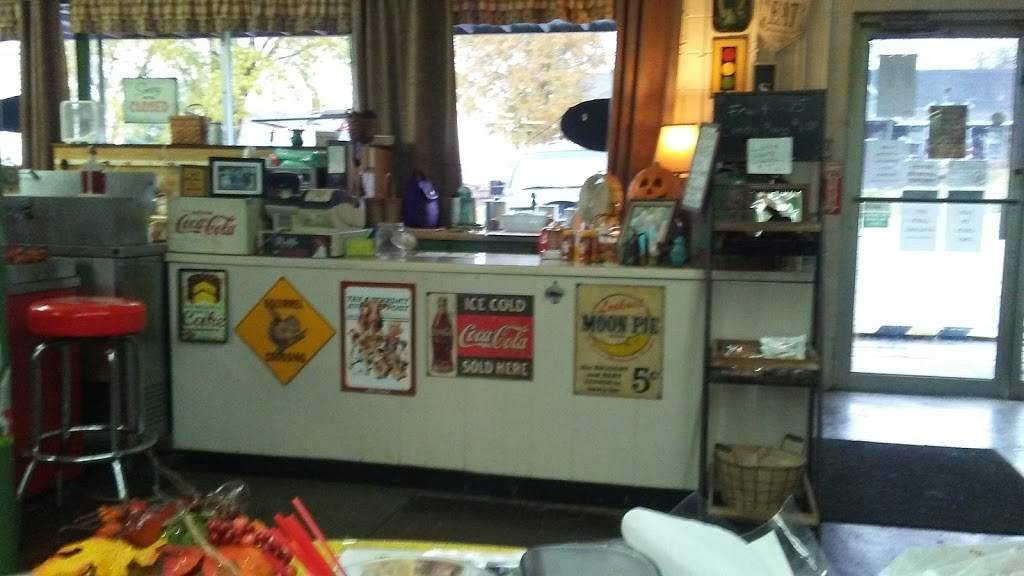 Keepsakes Country Diner And Store | restaurant | 5942 Lawrenceburg Rd, Chaplin, KY 40012, USA | 5023312419 OR +1 502-331-2419